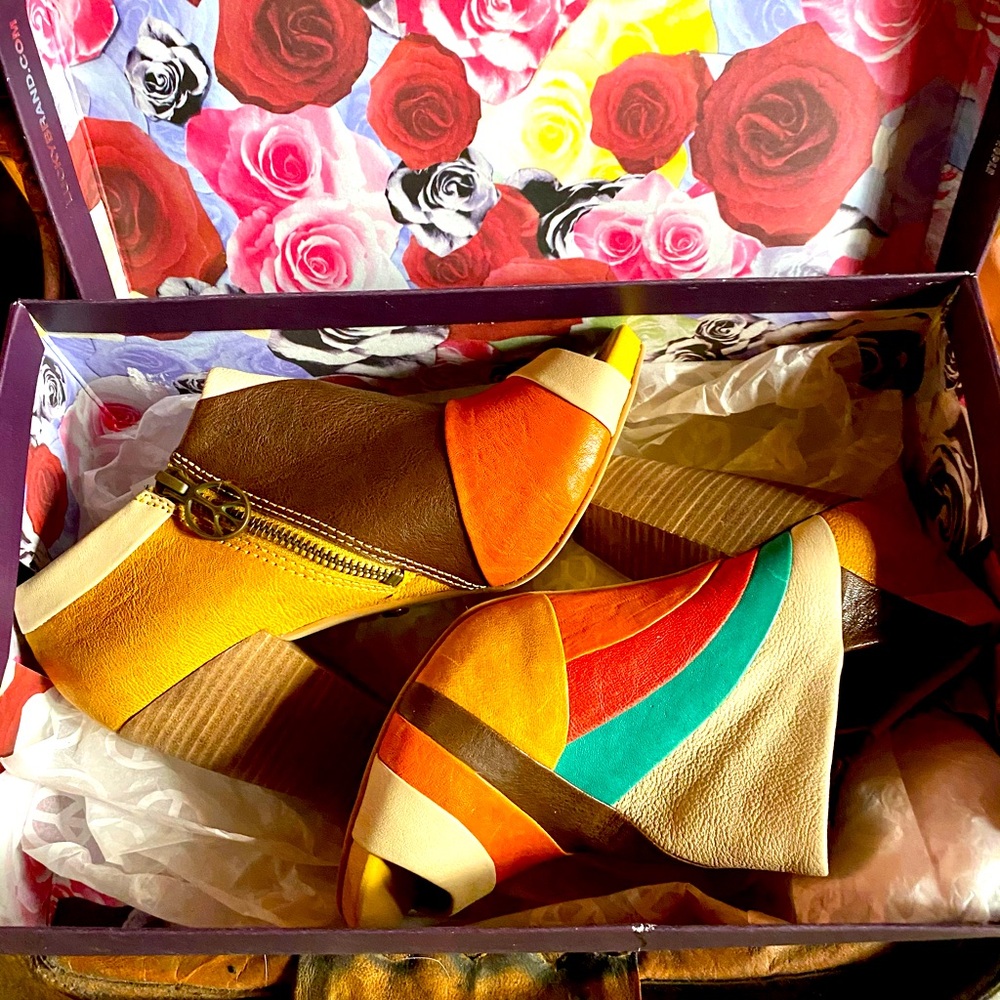 Amazing Lucky Brand Leather Colorblock Open-Toe Booties with Stacked Heel!
